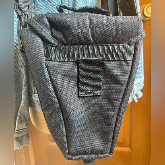 EUC unique gender neutral black triangular crossbody bag - Picture 5 of 15